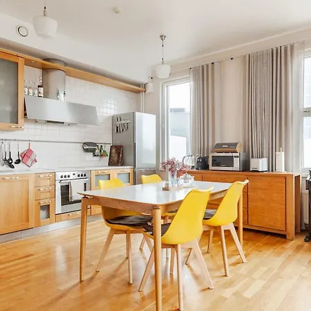 100 Square Meter 4-Room Central Smart Apt Apartment